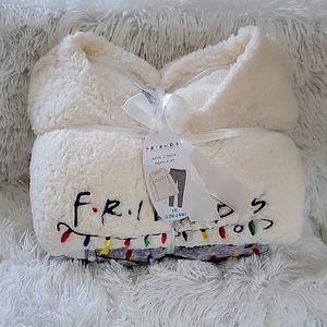 New FRIENDS 3XL PAJAMA SET